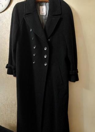 Пальто кашемировое,модное, на четыре ,удара пуговиц размер  50-52-54