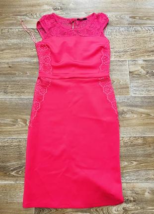 Рожева сукня платья малинового кольору