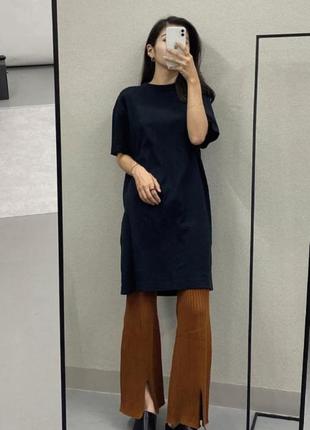 Стильное оверсайз платье-футболка uniqlo, серия u4 фото