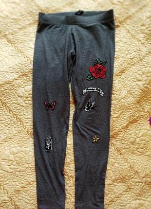 Знижки!!!!трикотажні брендові стильні футболки з нашивками