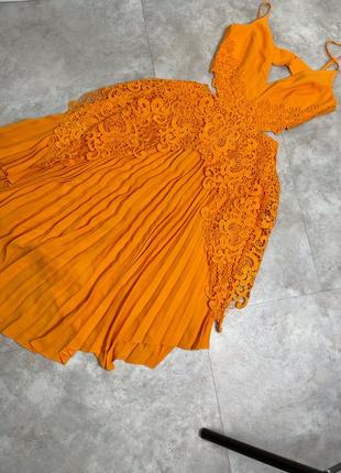 Платье миди со плисированное с кружевной отделкой asos design5 фото