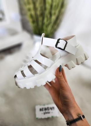 Женские новые белые закрытые босоножки, сандалии, в стиле прада8 фото