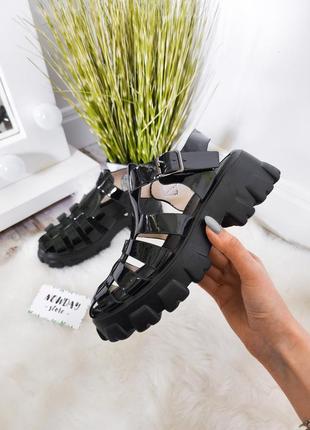 Женские новые черные закрытые босоножки, сандалии, в стиле прада5 фото