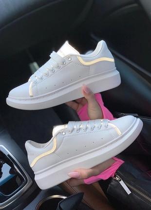 Женские белые кожаные, рефлективные кроссовки  маквин alexander mcqueen white reflective.2 фото