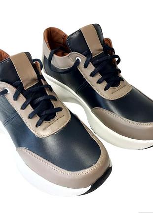 Кросівки жіночі шкіряні на потовщеній підошві у комбінованому кольорі синій та капучіно 36-42