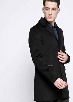 Пальто guess (usa), черного цвета.