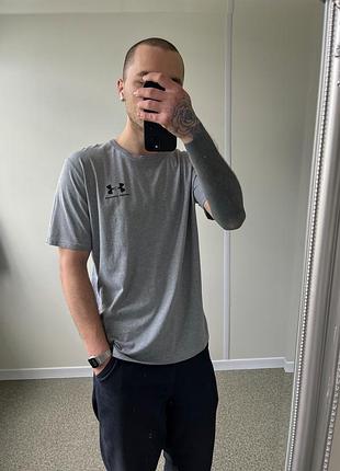 Футболка under armour