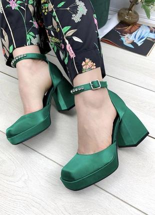 Босоножки туфли на каблуках с квадратным носком зеленые