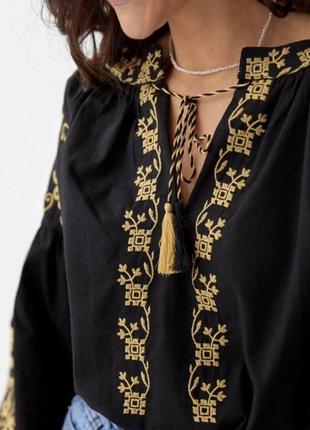 Рубашка с вышивкой свободного силуета горловина на завязке с кисточкой рукав спущенный длинный пышный на манжете ткань лен произ - во турция!