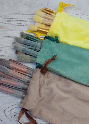 Кисти для макияжа в мягком чехле