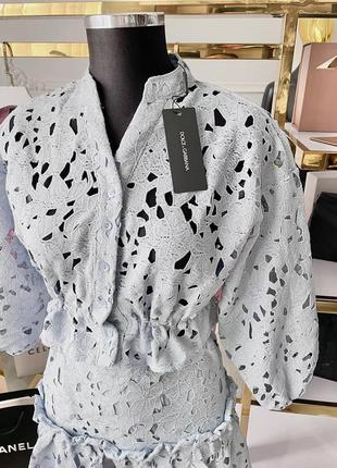 Костюм в стилі d&g органза блуза з гудзиками укорочена спідниця клеш рожевий блакитний білий2 фото