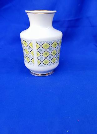 Фарфоровая керамическая ваза для цветов ссср советская вазочка