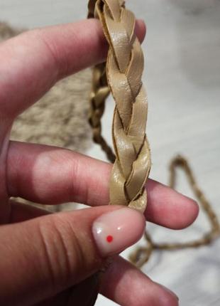 Узкий светло-коричневый плетеный пояс