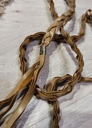 Узкий светло-коричневый плетеный пояс