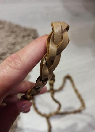 Узкий светло-коричневый плетеный пояс