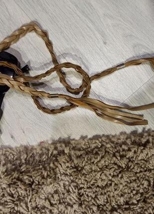 Узкий светло-коричневый плетеный пояс