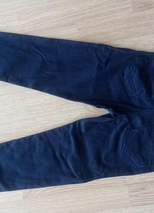 Темно-синие джинсы для мальчика на 7-8 лет2 фото