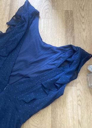 Нежное платье с перфирацией насыщенного синего цвета3 фото