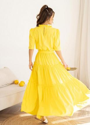 Жовта довга сукня з рюшами2 фото