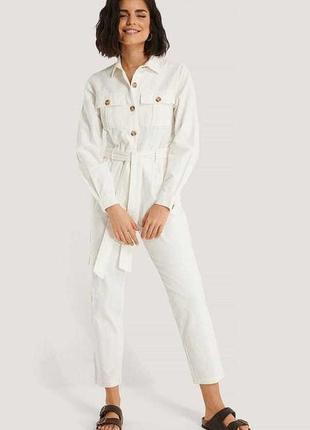 Шикарний якісний актуальний джинсовий брендовий комбінезон кремовий na-kd cotton canvas jumpsuit