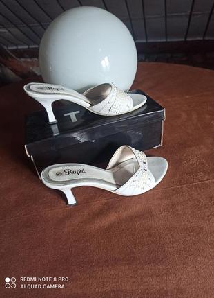 Шльопанці жіночі