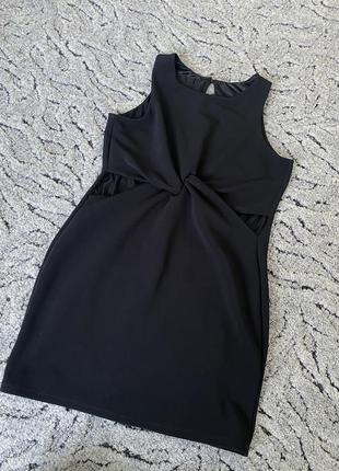 Чорна сукня плаття з вирізами