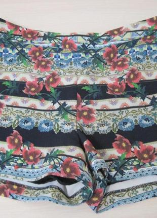 Красивые шорты в цветочный принт glamorous6 фото
