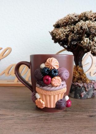 Чашка з декором із полімерної глини, капкейк з ягодами, подарунок на пасху, подарунок до великодня1 фото