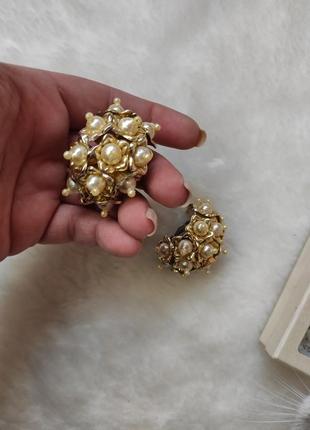 Золотистые большие сережки клипсы с жемчугом жемчужинами цветочками золотыми с защелкой обьемные4 фото