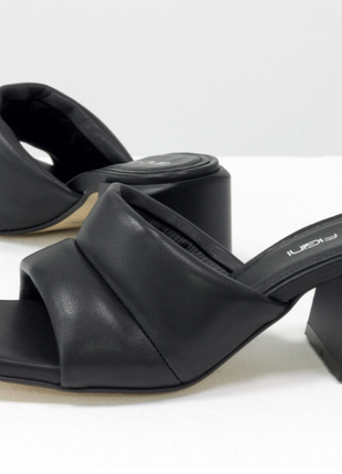 Дизайнерские мягкие мюли "дутики", на каблуке, выполнены из натуральной итальянской кожи3 фото