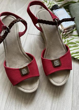 Красные сандали босоножки tamaris3 фото