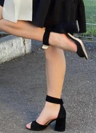 Босоножки на устойчивом каблуке