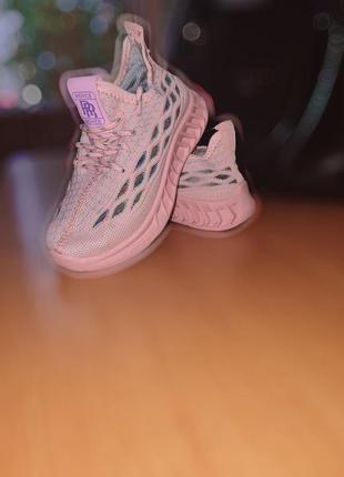 Кросівки літні