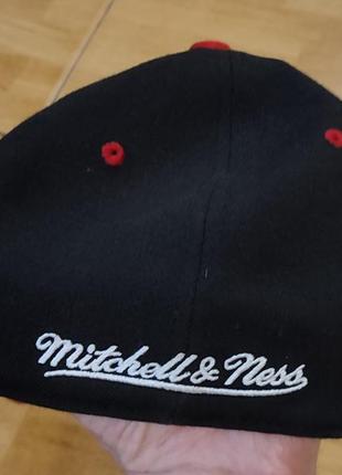 Бейсболка mitchell and ness с головой индейца с вышивкой кепка5 фото