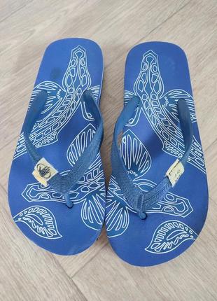 Шльопанці tear