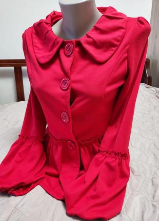 Нарядный оригинальный женский красный пиджак л