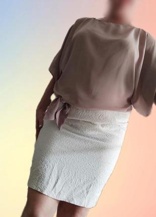 Літня, ошатна спідниця білого кольору