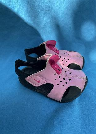 Сандалі nike