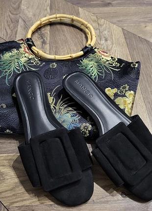 Чорні замшеві шльопанці
 mango на плоскій підошві