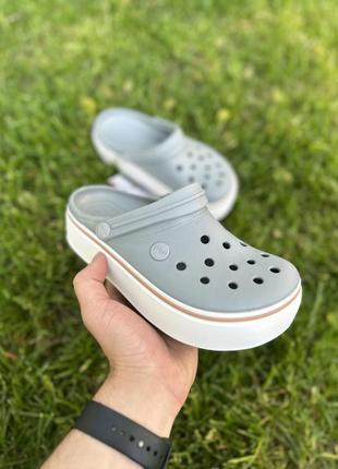 Женские кроксы на платформе crocban platform clog6 фото