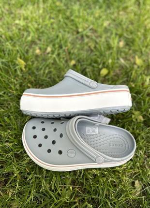 Женские кроксы на платформе crocban platform clog8 фото