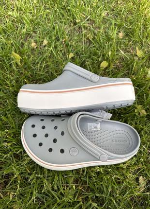 Женские кроксы на платформе crocban platform clog2 фото