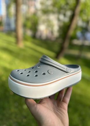 Женские кроксы на платформе crocban platform clog7 фото