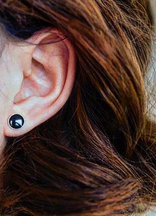 Серьги гвоздички черные круглые. посеребренные пусеты черные. минималистичные серьги гвоздички черные.