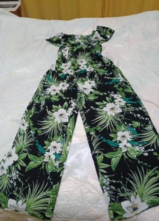 Яркий фирменный комбинезон в цветочный принт