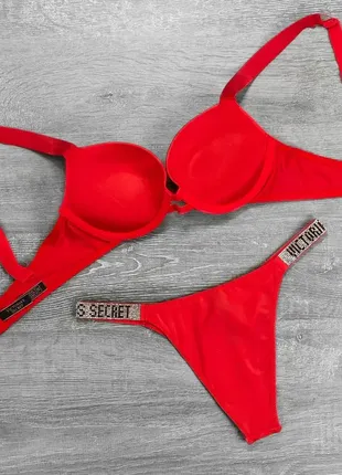 Модний комплект жіночої білизни модель зі стразами