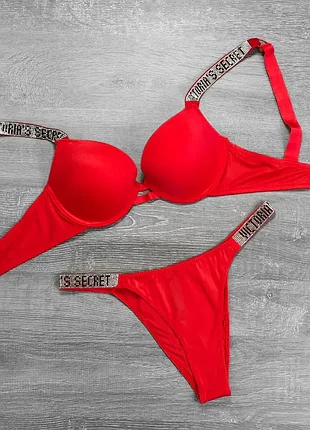 Модний комплект жіночої білизни модель зі стразами