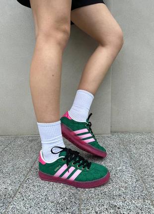 Adidas gazelle x gucci жіночі трендові кольорові зелений з малиновим кросівочки кеди адідас гучі весна літо женские кеды зелёные малиновые розовые4 фото