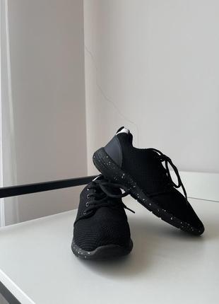 Женские черные кроссовки2 фото