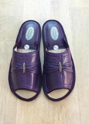 Шкіряні тапочки кімнатні